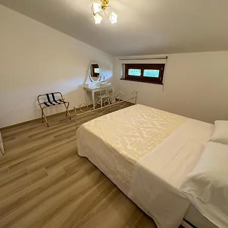 Couette-café Emilia 4*