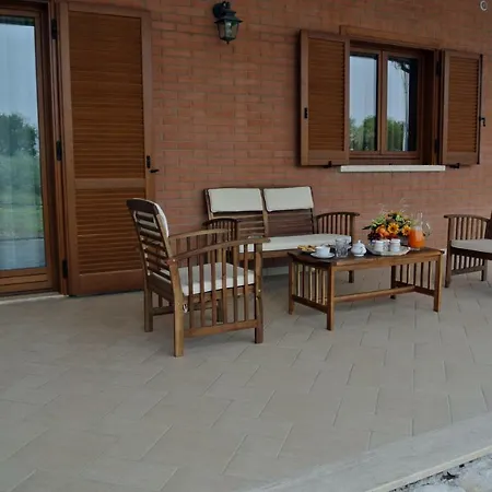 Emilia Bed and Breakfast 4*